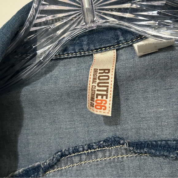 Denim Long Sleeve Button Down Shirt Blue Western Yoke Flap Pockets Size Small - Picture 7 of 8